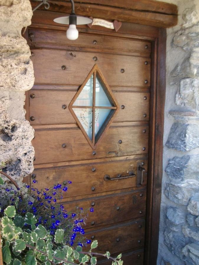 Le Petit Chateau De Vetan Cir 0023 Saint-Pierre Exterior photo